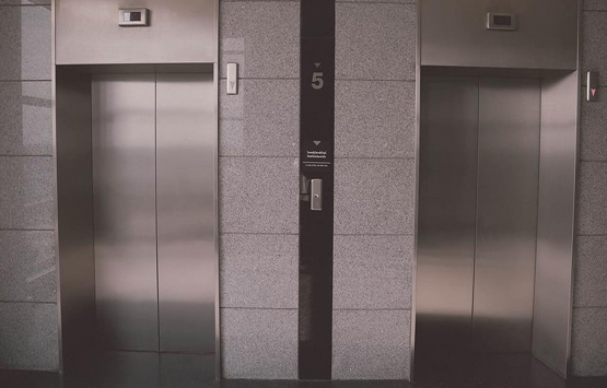 Her daire asansör masrafı öder mi?