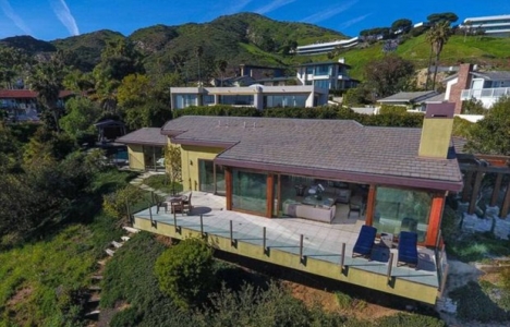 Robert Downey Jr. Malibu dan yeni ev aldı!