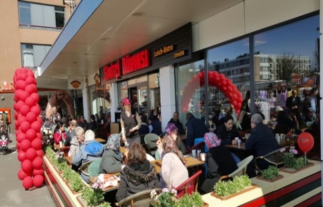 Simitçi Dünyası yurtdışındaki ilk mağazasını Hollanda'da açtı!