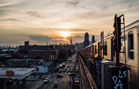 Dünya dökülüyor, Türkiye yoluna devam ediyor!