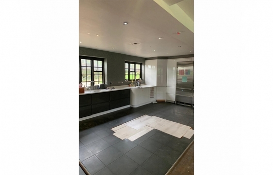 Katie Price nin 2 milyon sterlinlik evinde hayalet var iddiası!