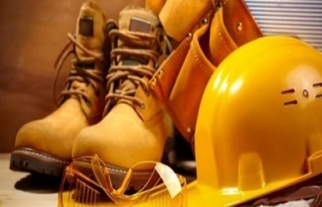 İBB Meclisi'nde baretli protesto!