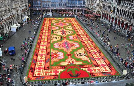 Brüksel'e çiçeklerden Türk halısı yapıldı!