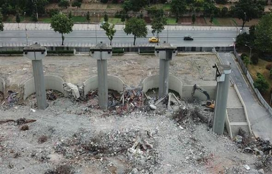 Abdi İpekçi Spor Salonu nun yıkımında sona gelindi!