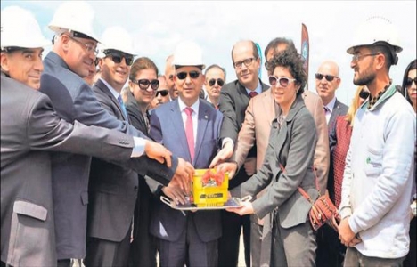 AÜ'de UEFA onaylı atletizm pisti'nin temeli törenle atıldı!