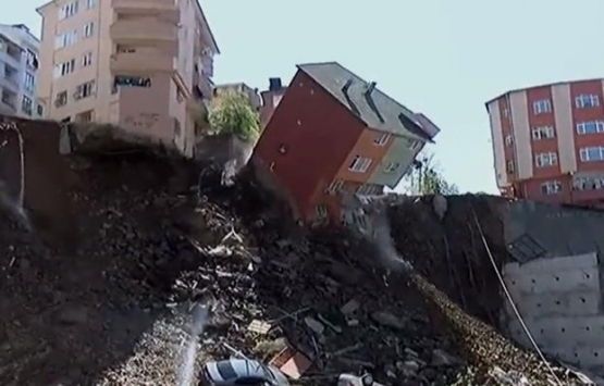 Kağıthane de boşaltılan evlerden biri çöktü!