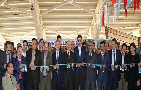 Şahinbey´in en büyük uzay çatılı pazar yeri açıldı