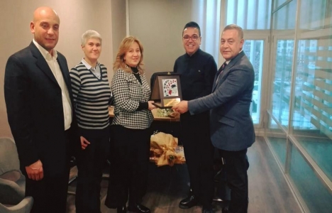 İSKOM'dan Tamer Özyurt'a plaket!