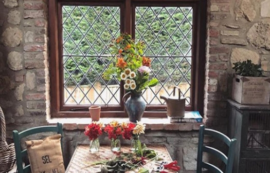 Ünlü manken Kelly Brook milyonluk kulübede yaşıyor!