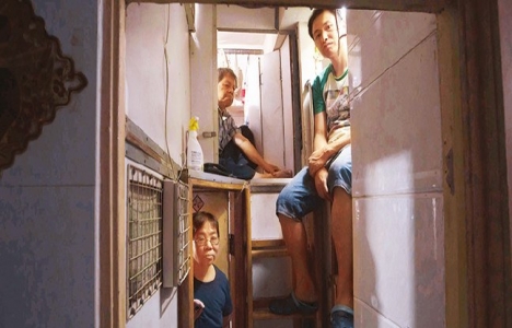 Hong Kong’da 2 metrekarelik evlerin kirası 310 dolardan başlıyor!