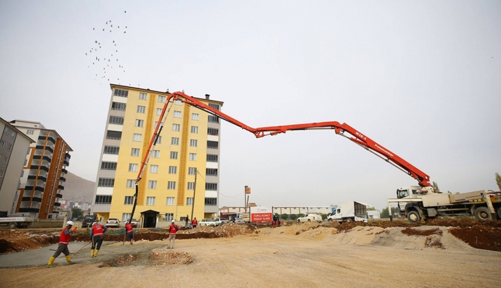 Elbistan'da dar gelirli depremzedeler için inşa edilen konutların ilk harcı döküldü!