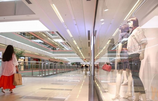 AVM lerde dövizle kiralama tartışması!