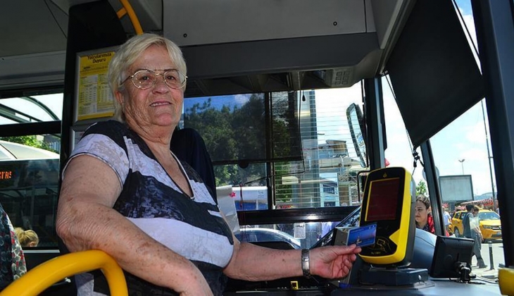 İBB resmen açıkladı! Merakla beklenen 65 yaş ücretsiz ulaşımda son karar!