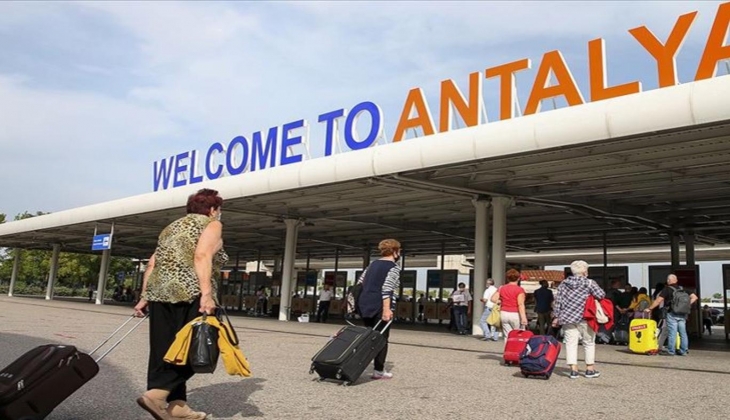 Antalya'ya turist akını: Hava yoluyla gelen kişi sayısı 4 milyonu geçti
