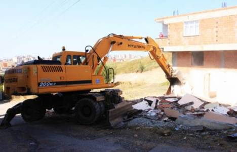 Kocaeli Çayırova sosyo-kültürel tesis alanında yıkım çalışmaları başladı!