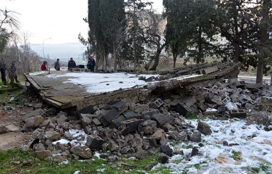 Kahramanmaraş'ta bina çöktü!