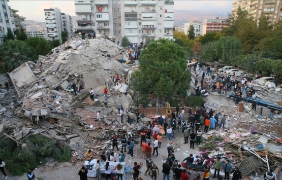 İzmir Bayraklı da hasar gören apartmanları tahliye etmeyen esnafa tepki!