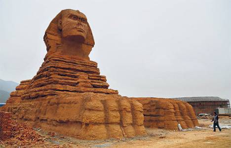 Çin, kopyaladığı piramidi kendi elleriyle yıkacak!