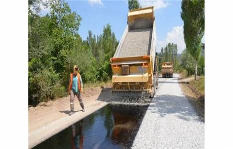 Finike’de asfaltlama çalışmaları devam ediyor!