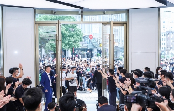 Huawei, en büyük amiral gemisi mağazasını Şanghay da açtı!