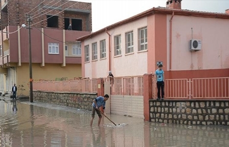 Nusaybin'de okulu su bastı!