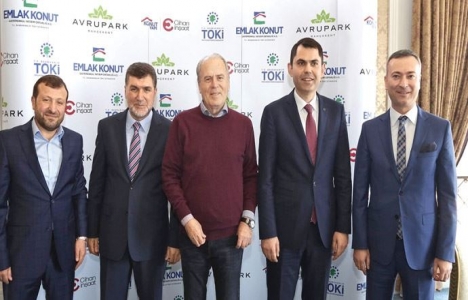 Mustafa Denizli Avrupark Bahçekent'in reklam yüzü oldu!