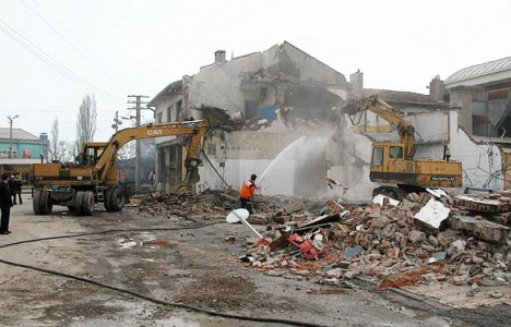 İzmir Karabağlar'da kentsel dönüşüm yıkımları başladı!