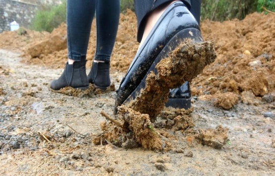 Ortahisar da tapusu bende dediği yolu kapattı!