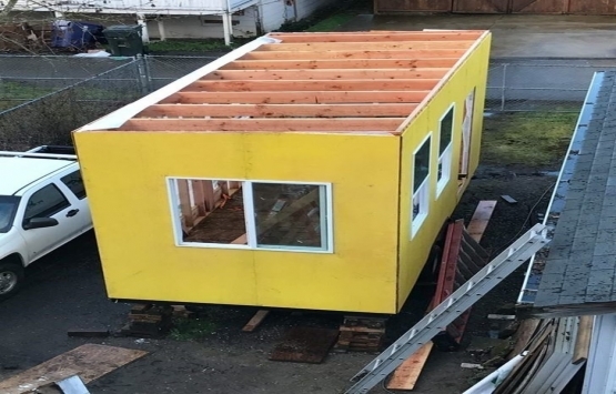 Krediyle ev almak yerine 350 TL ye kendi evini inşa etti! 