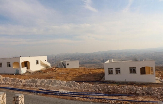 Batman Çayüstü köyü sakinleri mağaralardan villalara taşındı!