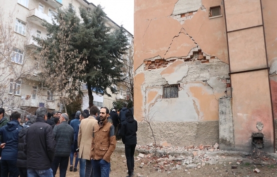 Murat Kurum, Elazığ da evleri hasar gören vatandaşlarla bir araya geldi!