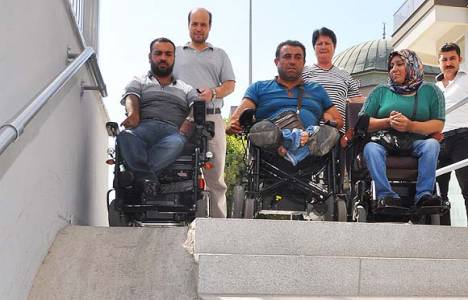 Şemikler alt geçidinin rampası engelliler için sıkıntı yaratıyor!