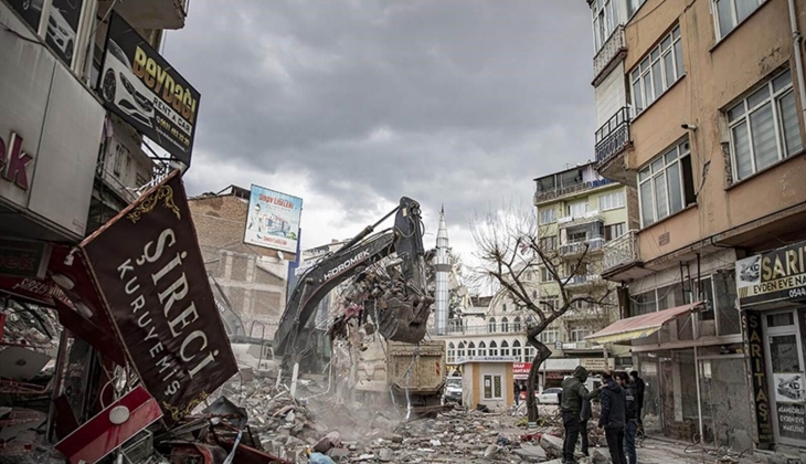Deprem uzmanı Prof. Dr. Şükrü Ersoy dan Malatya açıklaması: 4.5 şiddetinde sallandı, devam edecek!