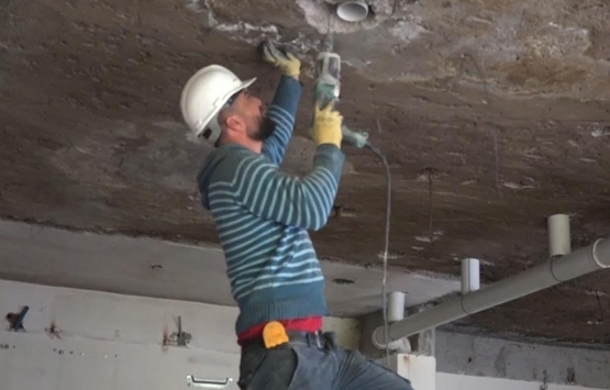 İnşaat işçileri koronaviruse rağmen çalışıyor!