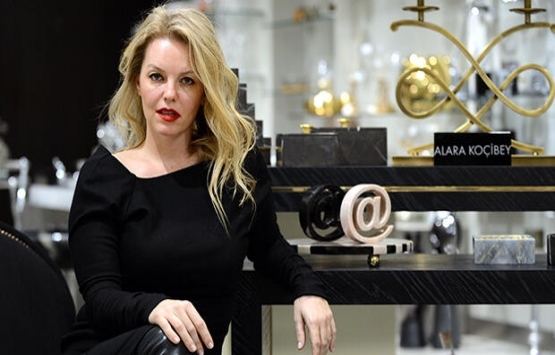 Burcu Esmersoy evinin dekorasyonunu o sosyetik isme emanet etti!