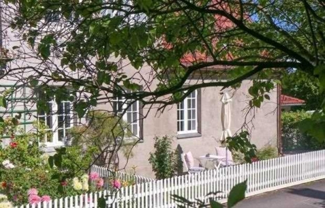 Yıkılması için imza toplanan evin içini görenler inanamadı!