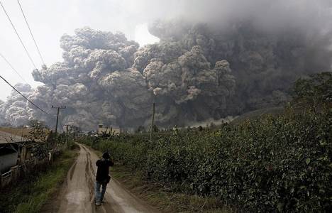 Endonezya'da yanardağ harekete geçti!