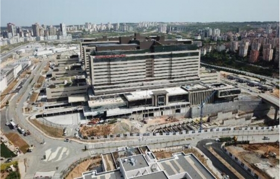 Başakşehir Şehir Hastanesi nin tabelası asıldı! İşte son fotoğraflar!