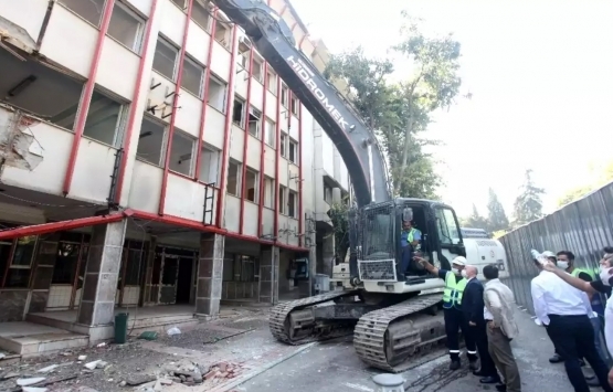 Bursa'da kentsel dönüşüm kapsamında binalar yıkılıyor!
