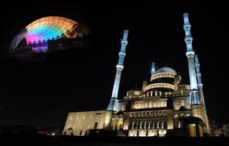 Ankara'nın simge binaları özel sistemlerle aydınlatıldı!