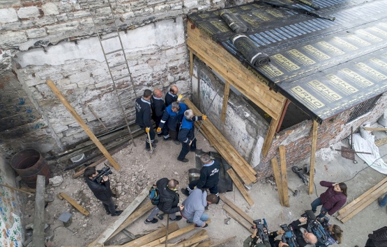 Tarihi İrene Kulesi nin bitişiğindeki kaçak yapı yıkılıyor!