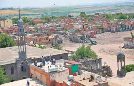 Sur'da yapı ruhsatı alan bina sayısı 907!