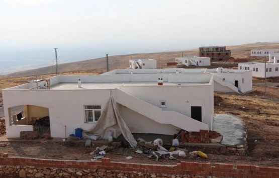 Batman Çayüstü köyü sakinleri mağaralardan villalara taşındı!