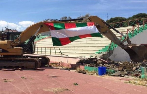 Karşıyaka Stadı yıkım çalışmaları başladı!