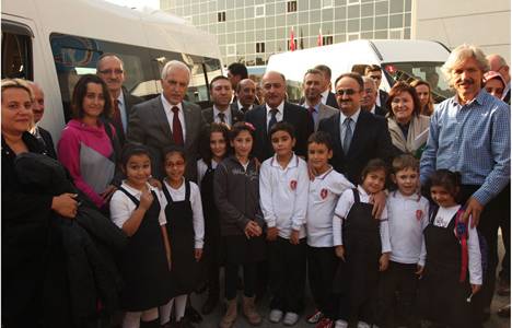 Vali Mutlu Güngören'de inşaatı devam eden okulları gezdi!