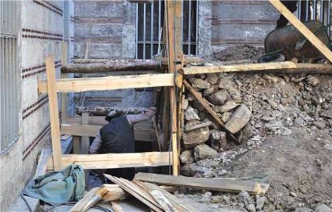 İstanbul Üniversitesi'nde arkeologsuz inşaatı öğrenciler durdurdu! 