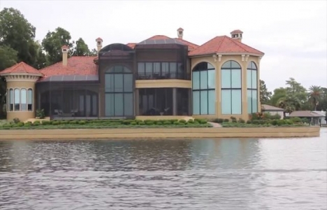 İşte John Travolta nın muhteşem evi!