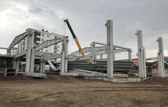 Batman'da AVM inşaatında beton blok düştü! 2 yaralı!