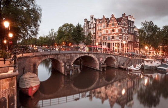 Amsterdam daki bin 616 köprü 2 milyar euroya yenilenecek!