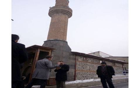 Restorasyonu tamamlanan Kasımpaşa Camii ibadete açıldı!